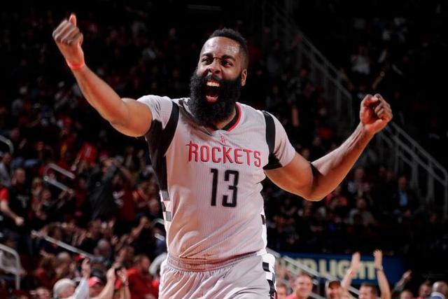 阿诺德坚持要35万镑周薪，利物浦提供合同25万镑